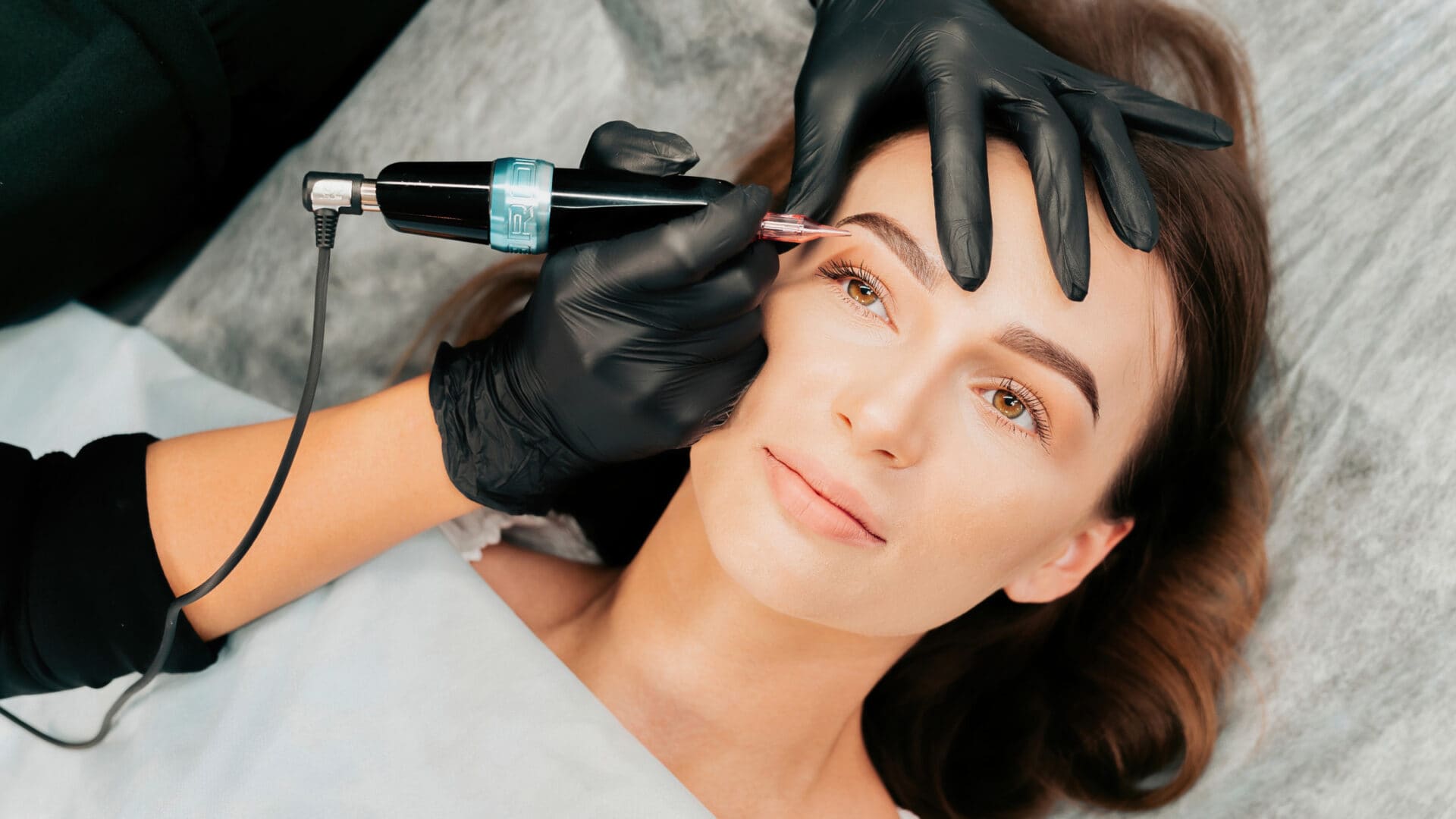 Maquillage permanent des sourcils